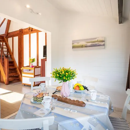 Les Malgaches By Interhome